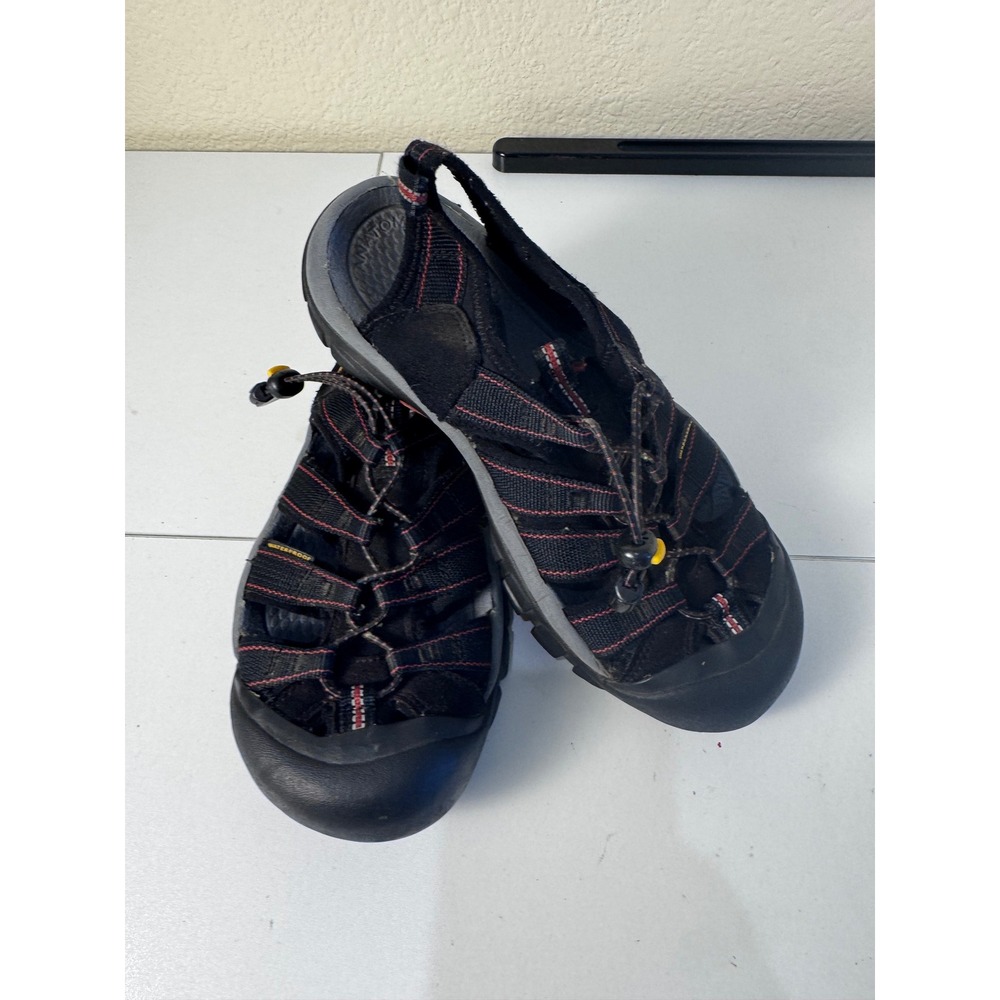 KEEN Newport H2 Sandals Mens 8.5 Waterproof Hiking Gorpcore Active Minimalist